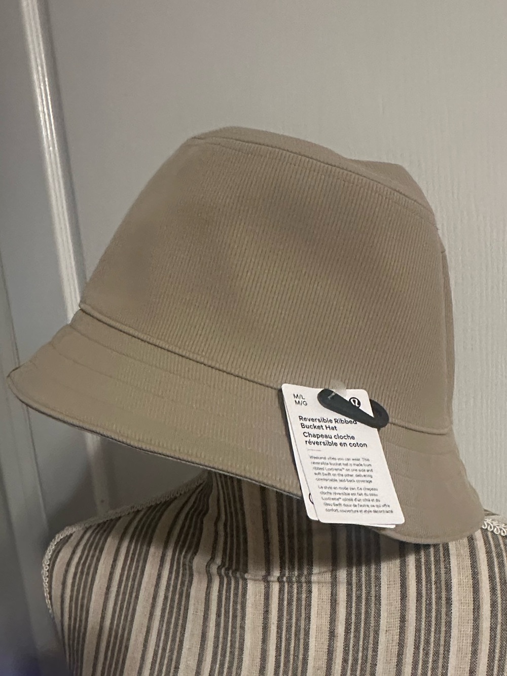 Lululemon REVERSIBLE Ribbed Bucket Hat - Picture 3 of 9